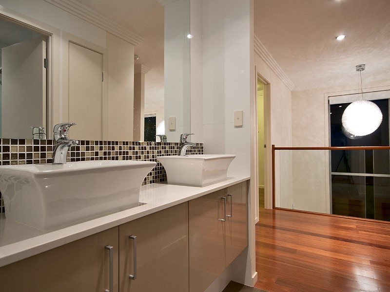 1017 Lakeview Terrace, Benowa QLD 4217