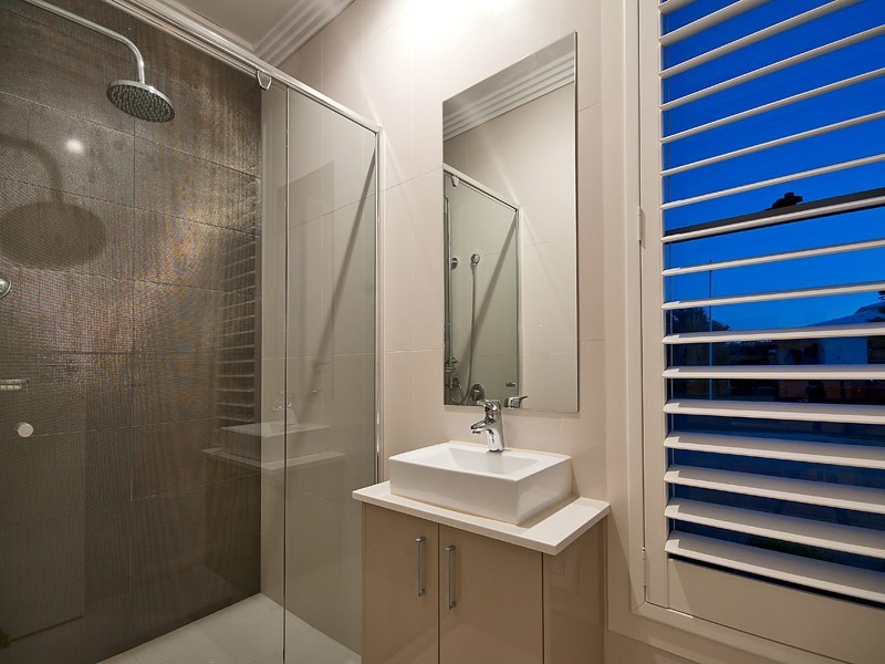 1017 Lakeview Terrace, Benowa QLD 4217