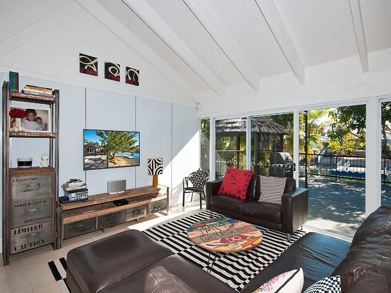 2 Platypus Avenue, Sorrento QLD 4217