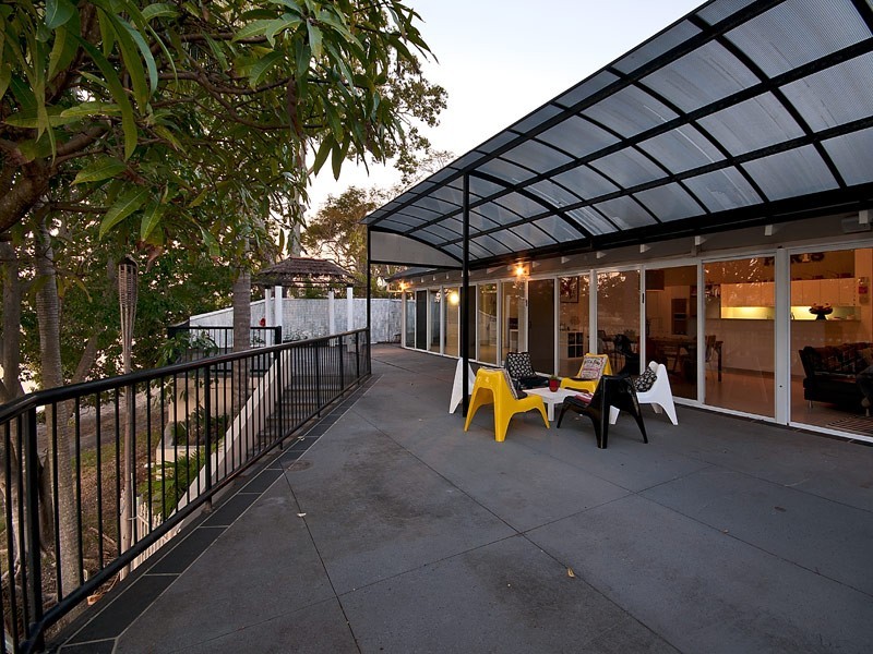 2 Platypus Avenue, Sorrento QLD 4217