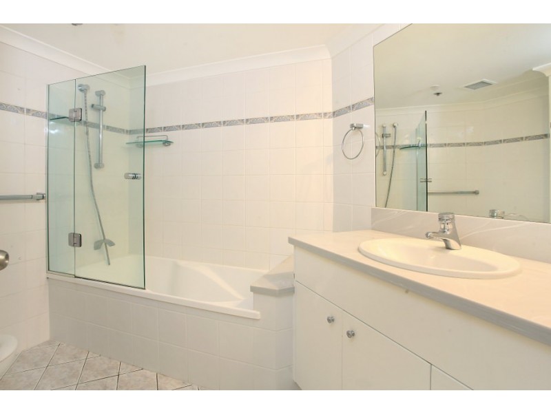 92 ‘Atlantis West’ 2 Admiralty Drive, Surfers Paradise QLD 4217