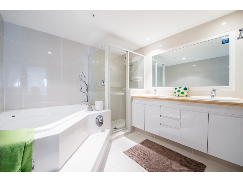 25 ‘Oceana on Broadbeach’ 100 Old Burleigh Road, Broadbeach QLD 4218