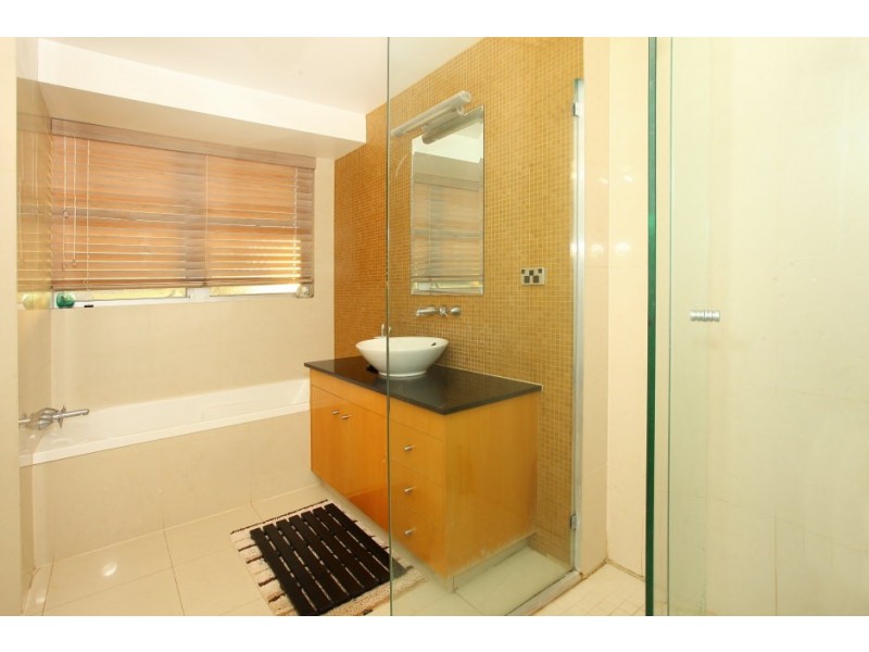 22/15 Pacific Street, Main Beach QLD 4217