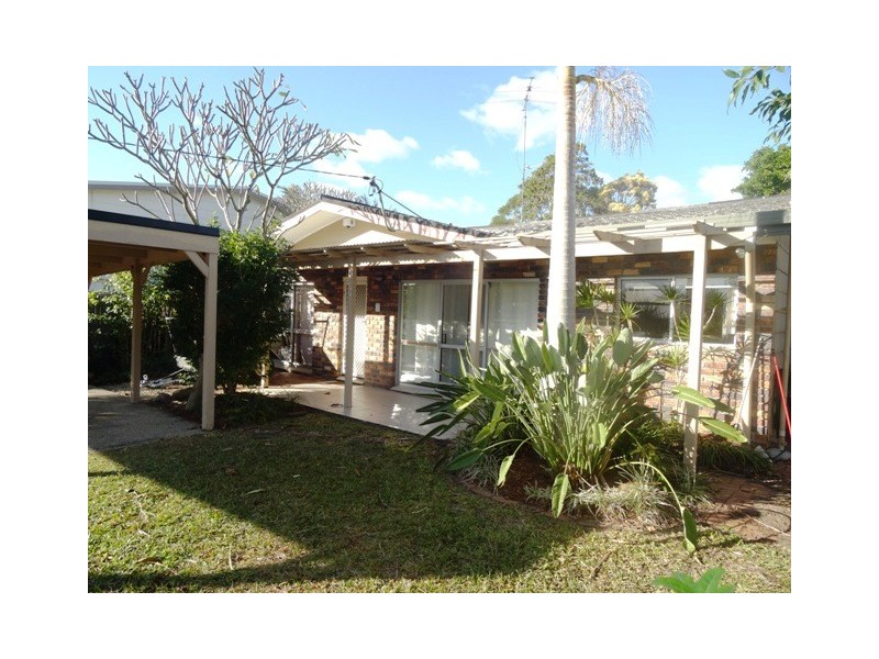 130 Bamboo Ave, Benowa QLD 4217