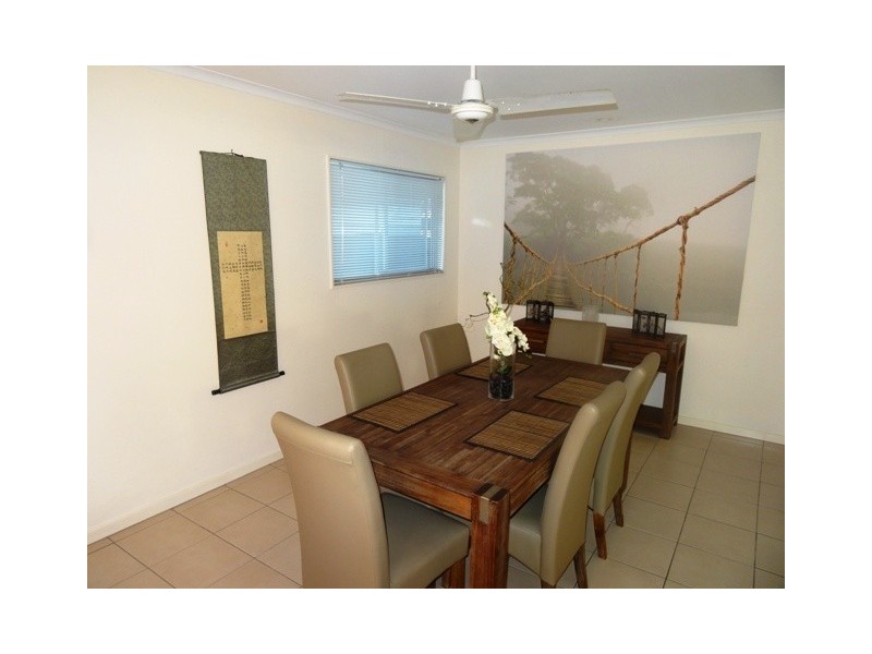 130 Bamboo Ave, Benowa QLD 4217