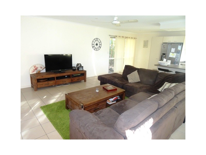 130 Bamboo Ave, Benowa QLD 4217