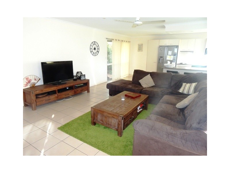 130 Bamboo Ave, Benowa QLD 4217