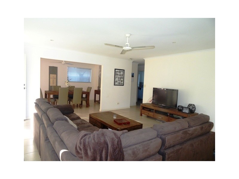 130 Bamboo Ave, Benowa QLD 4217