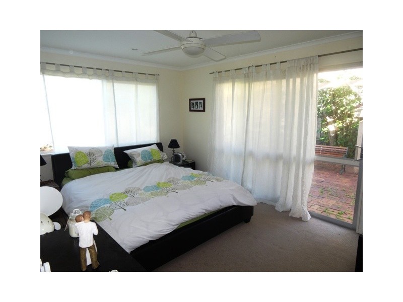 130 Bamboo Ave, Benowa QLD 4217