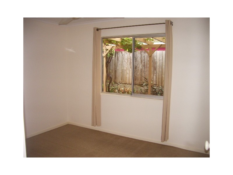 130 Bamboo Ave, Benowa QLD 4217