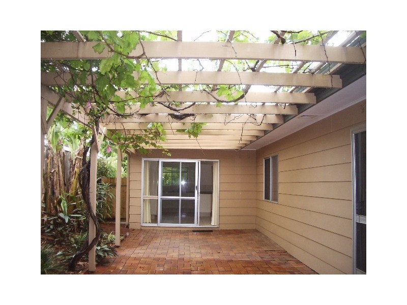 130 Bamboo Ave, Benowa QLD 4217