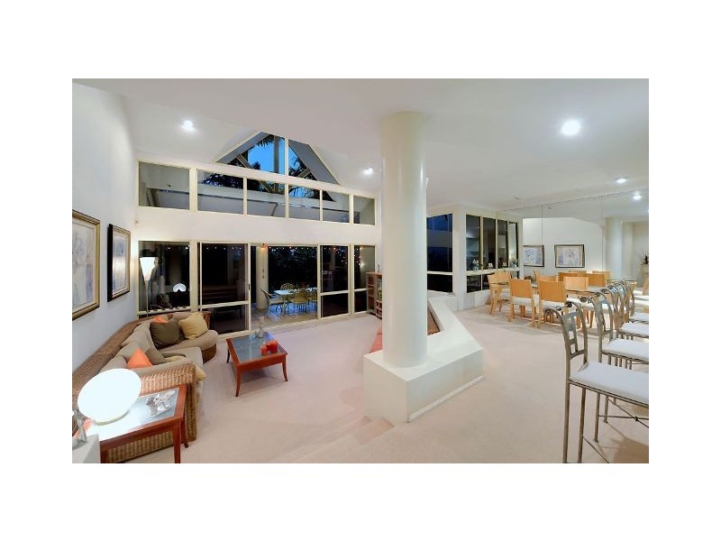 Villa 2 ‘Forest Dale’ Rhode Island, 125 Santa Cruz Blvd, Clear Island Waters QLD 4226