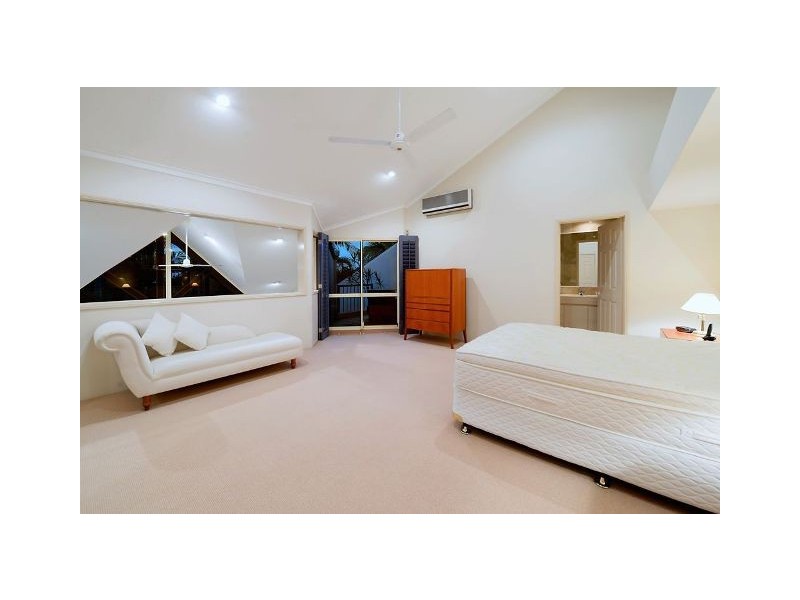 Villa 2 ‘Forest Dale’ Rhode Island, 125 Santa Cruz Blvd, Clear Island Waters QLD 4226