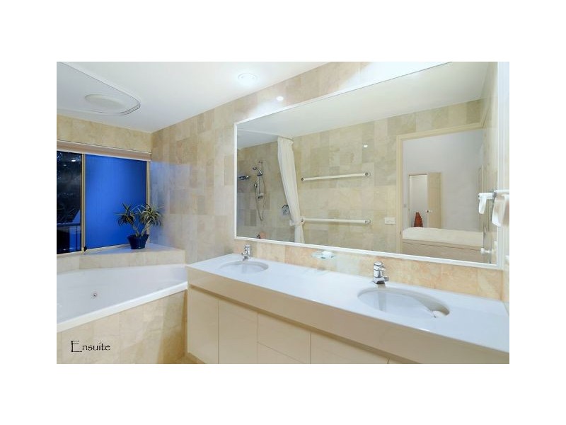 Villa 2 ‘Forest Dale’ Rhode Island, 125 Santa Cruz Blvd, Clear Island Waters QLD 4226