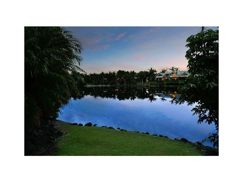 Villa 2 ‘Forest Dale’ Rhode Island, 125 Santa Cruz Blvd, Clear Island Waters QLD 4226