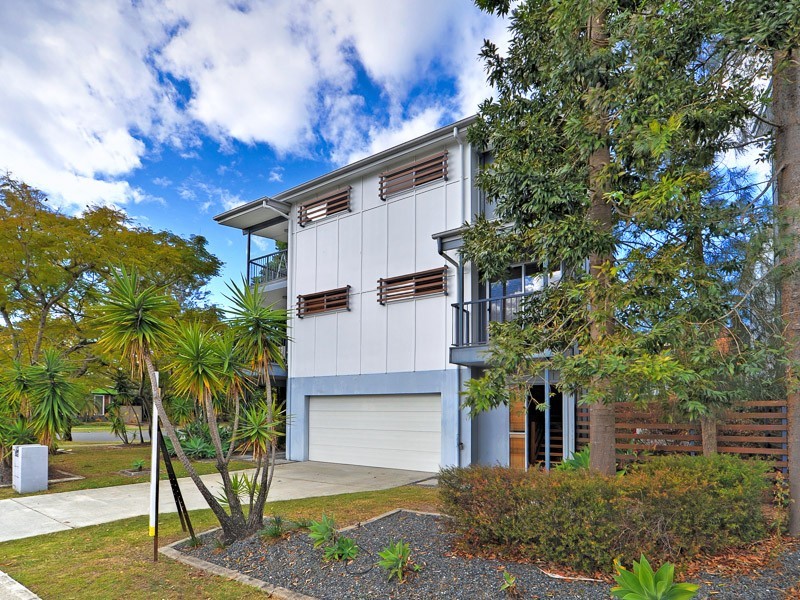 10/29 Proud Street ‘Broadwater Blue’, Labrador QLD 4215