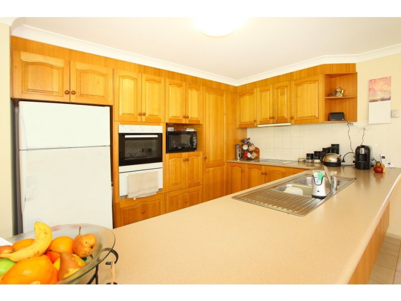 10 Cutwater Close, Clear Island Waters QLD 4226