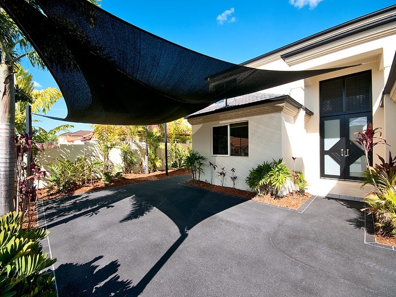 12 Ulrike Way, Benowa Waters QLD 4217