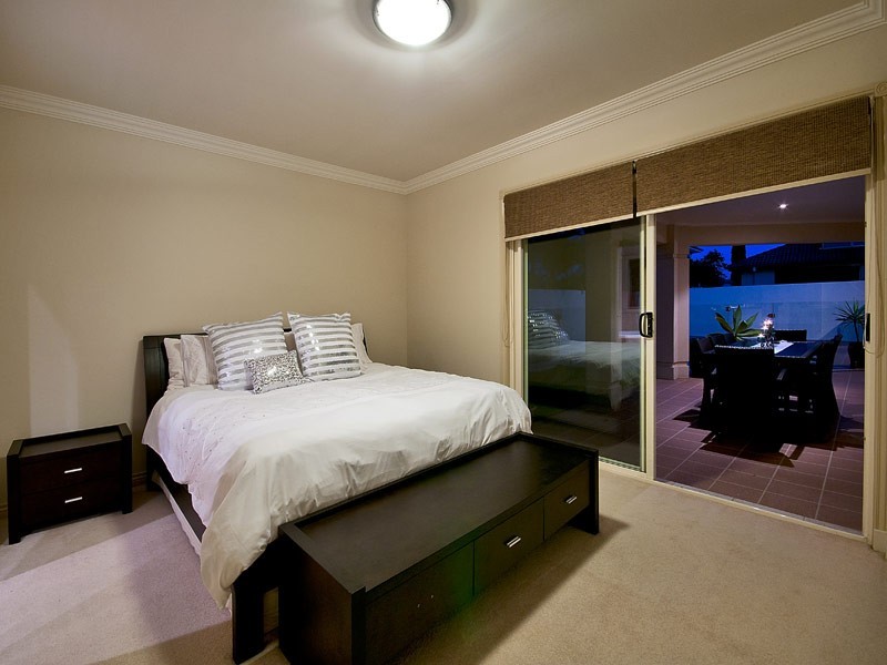 12 Ulrike Way, Benowa Waters QLD 4217