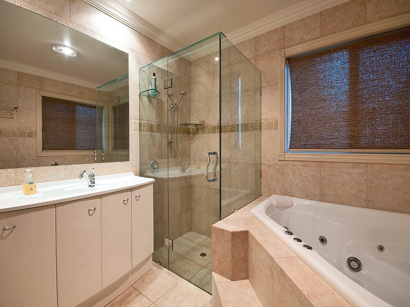 12 Ulrike Way, Benowa Waters QLD 4217