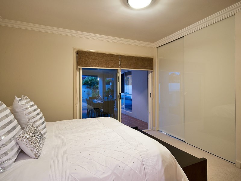 12 Ulrike Way, Benowa Waters QLD 4217