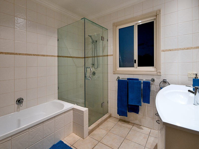 12 Ulrike Way, Benowa Waters QLD 4217