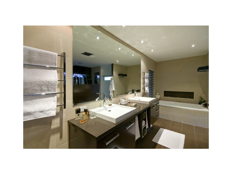 70 Blair Athol Crescent, Sorrento QLD 4217