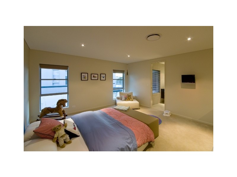 70 Blair Athol Crescent, Sorrento QLD 4217