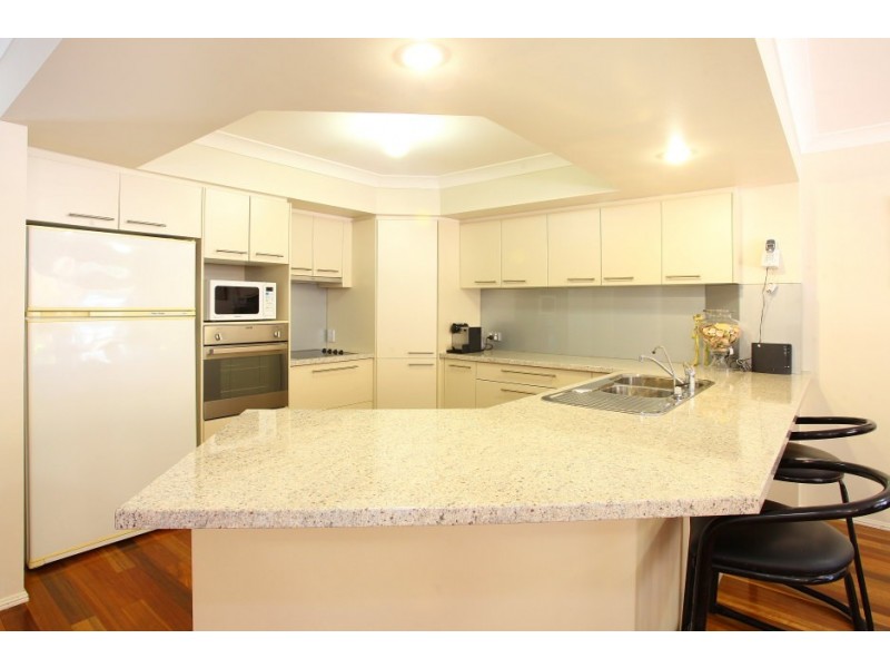 39/88 Cotlew Street East, Southport QLD 4215