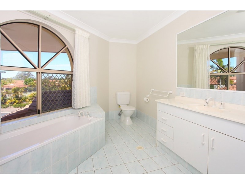 39/88 Cotlew Street East, Southport QLD 4215