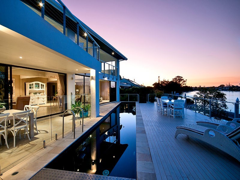 37 Conifer Crescent, Broadbeach Waters QLD 4218