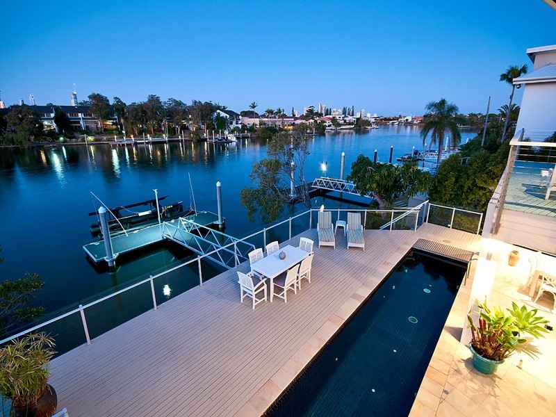 37 Conifer Crescent, Broadbeach Waters QLD 4218