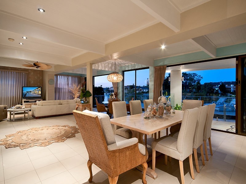 37 Conifer Crescent, Broadbeach Waters QLD 4218