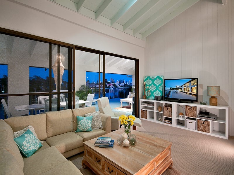 37 Conifer Crescent, Broadbeach Waters QLD 4218