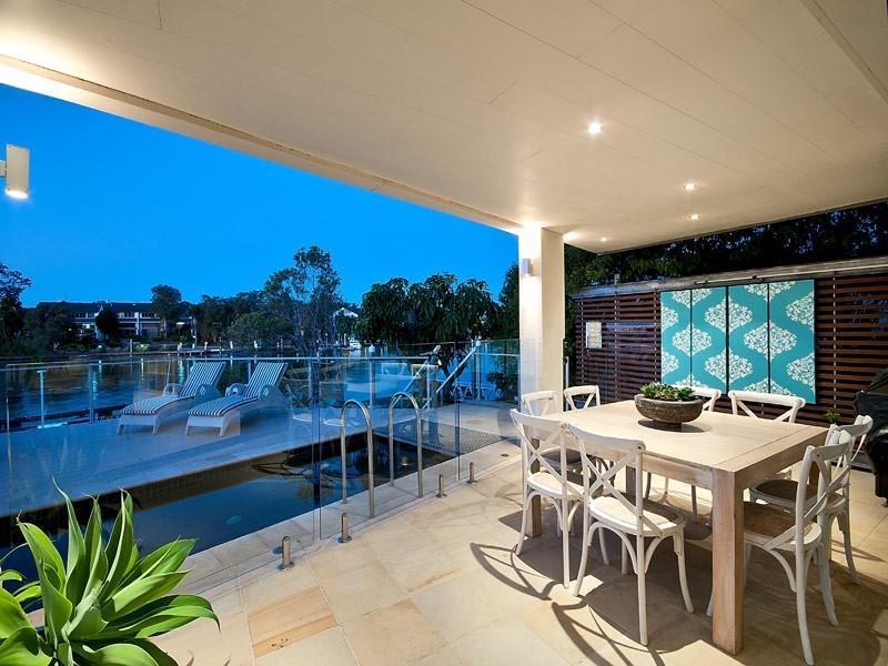 37 Conifer Crescent, Broadbeach Waters QLD 4218