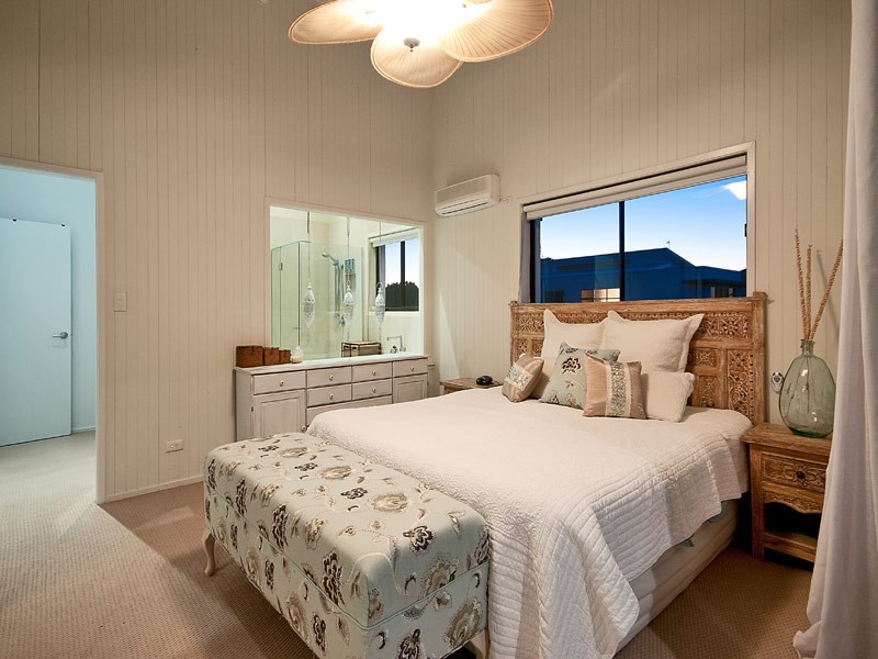 37 Conifer Crescent, Broadbeach Waters QLD 4218