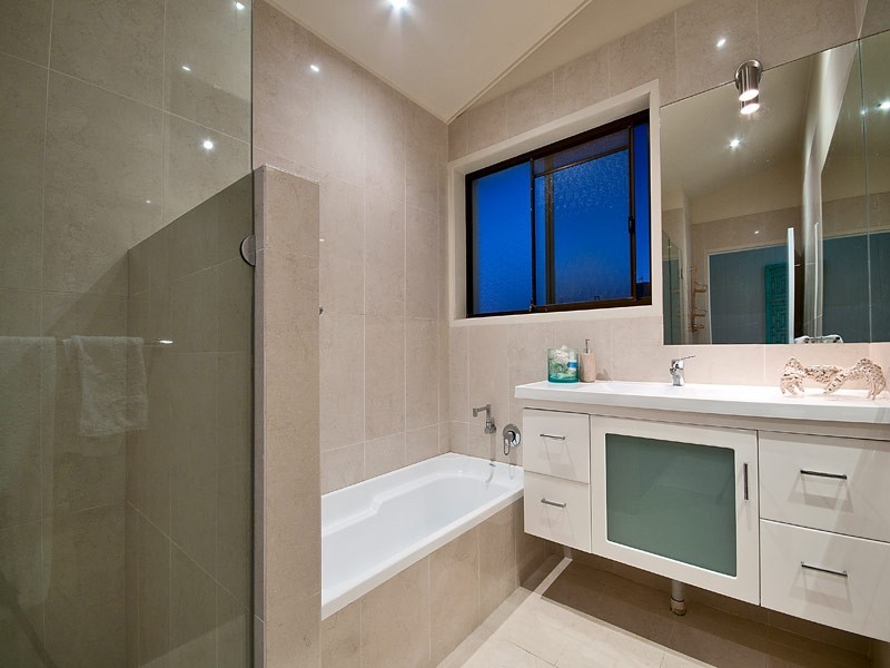 37 Conifer Crescent, Broadbeach Waters QLD 4218