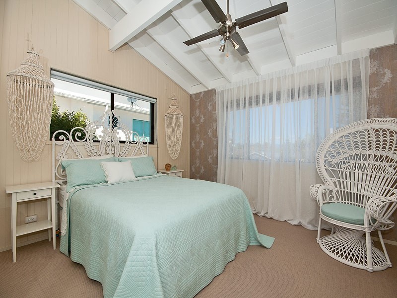 37 Conifer Crescent, Broadbeach Waters QLD 4218