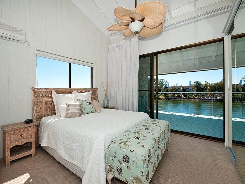 37 Conifer Crescent, Broadbeach Waters QLD 4218