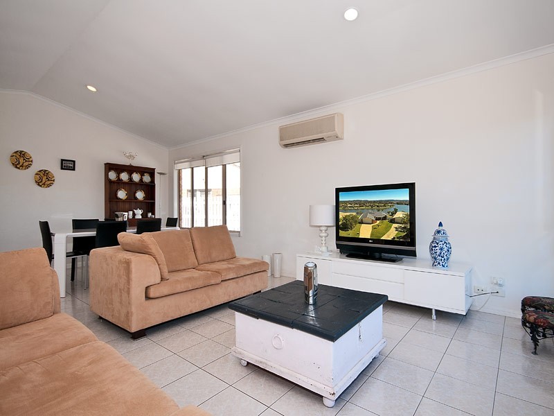 24 Placid Court, Varsity Lakes QLD 4227