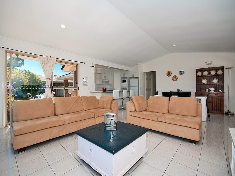 24 Placid Court, Varsity Lakes QLD 4227