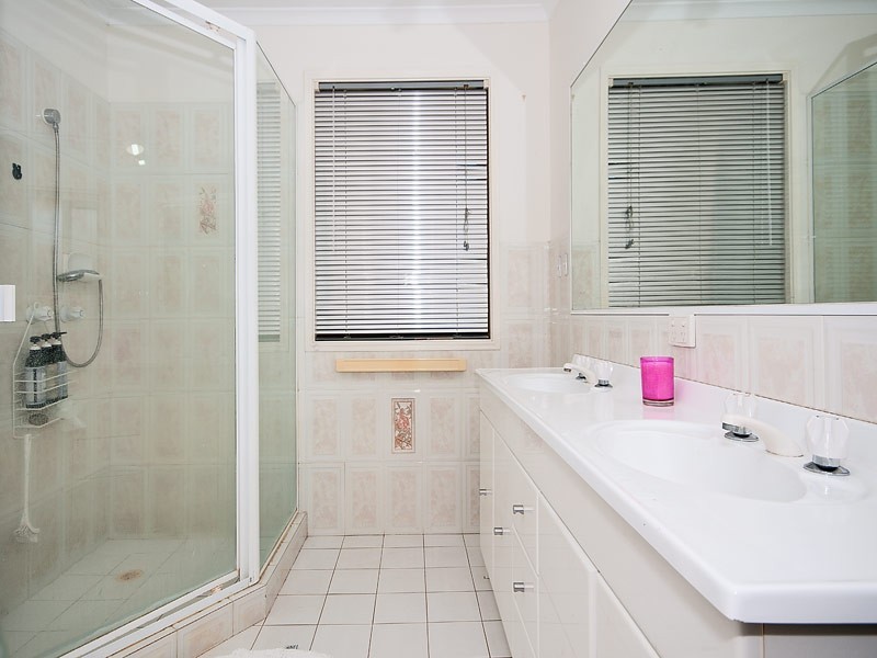 24 Placid Court, Varsity Lakes QLD 4227