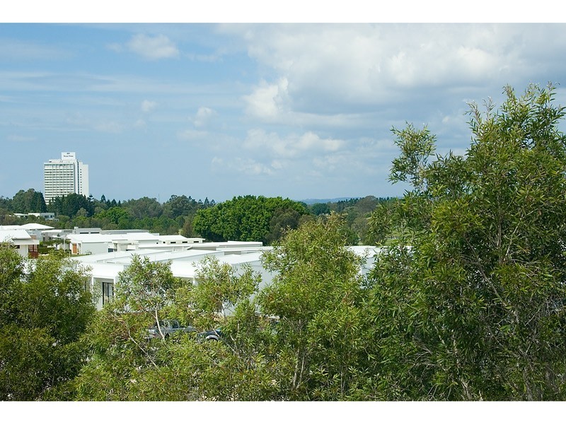 7012 Vista Drive, Royal Pines, Benowa QLD 4217