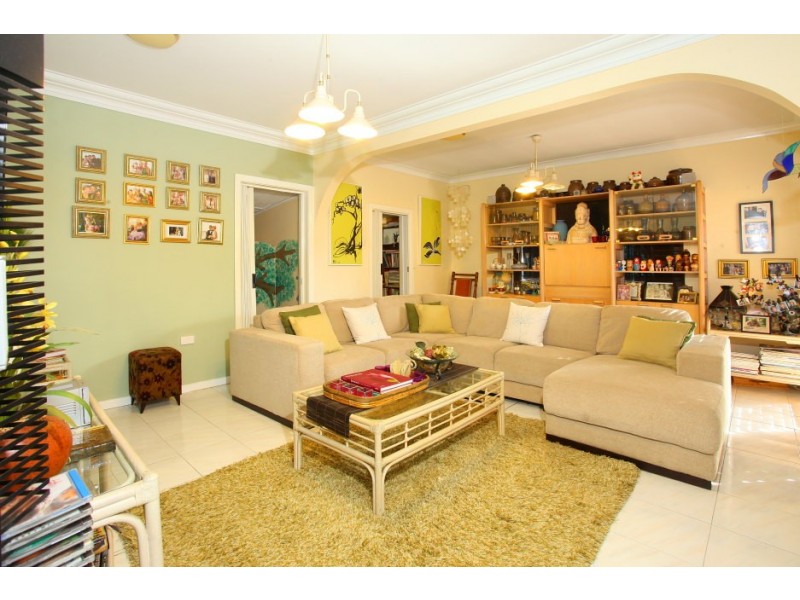 38 Australia Avenue, Broadbeach QLD 4218