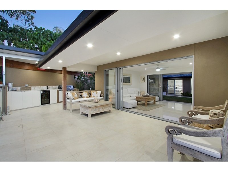 3 Balmoral Avenue, Sorrento QLD 4217