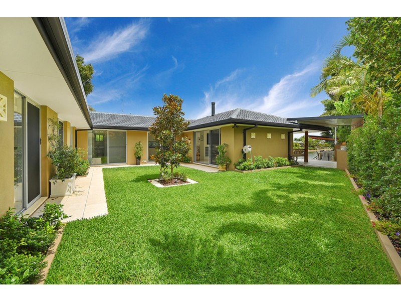 3 Balmoral Avenue, Sorrento QLD 4217