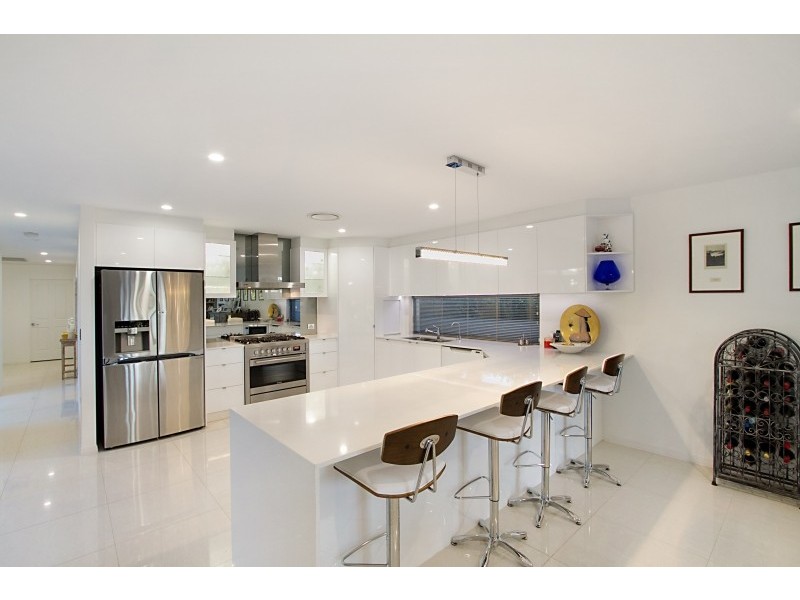 3 Balmoral Avenue, Sorrento QLD 4217