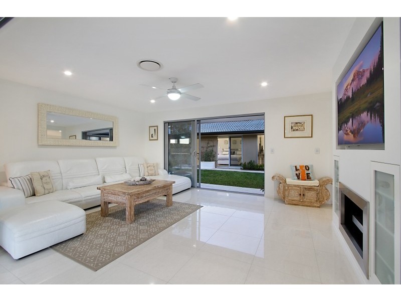 3 Balmoral Avenue, Sorrento QLD 4217
