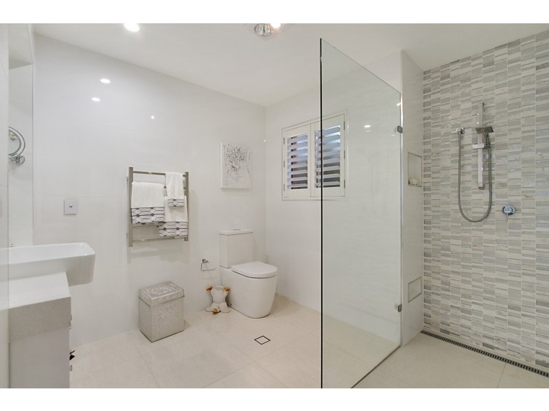 3 Balmoral Avenue, Sorrento QLD 4217
