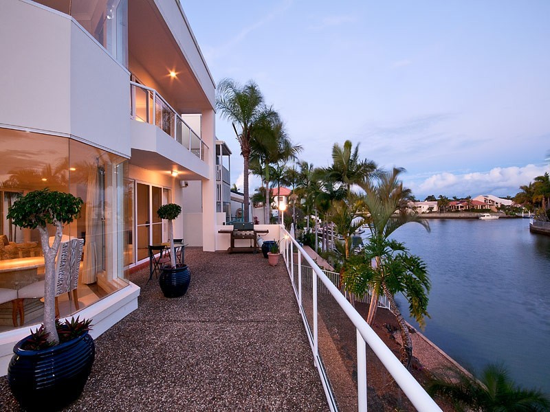 9 Montego Court, Mermaid Waters QLD 4218